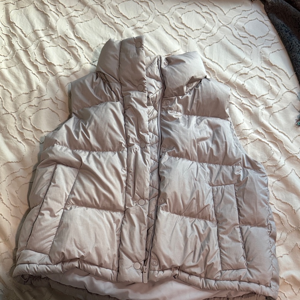 Heathered Natural Ivory Wunder Puff Cropped Vest - Size 6